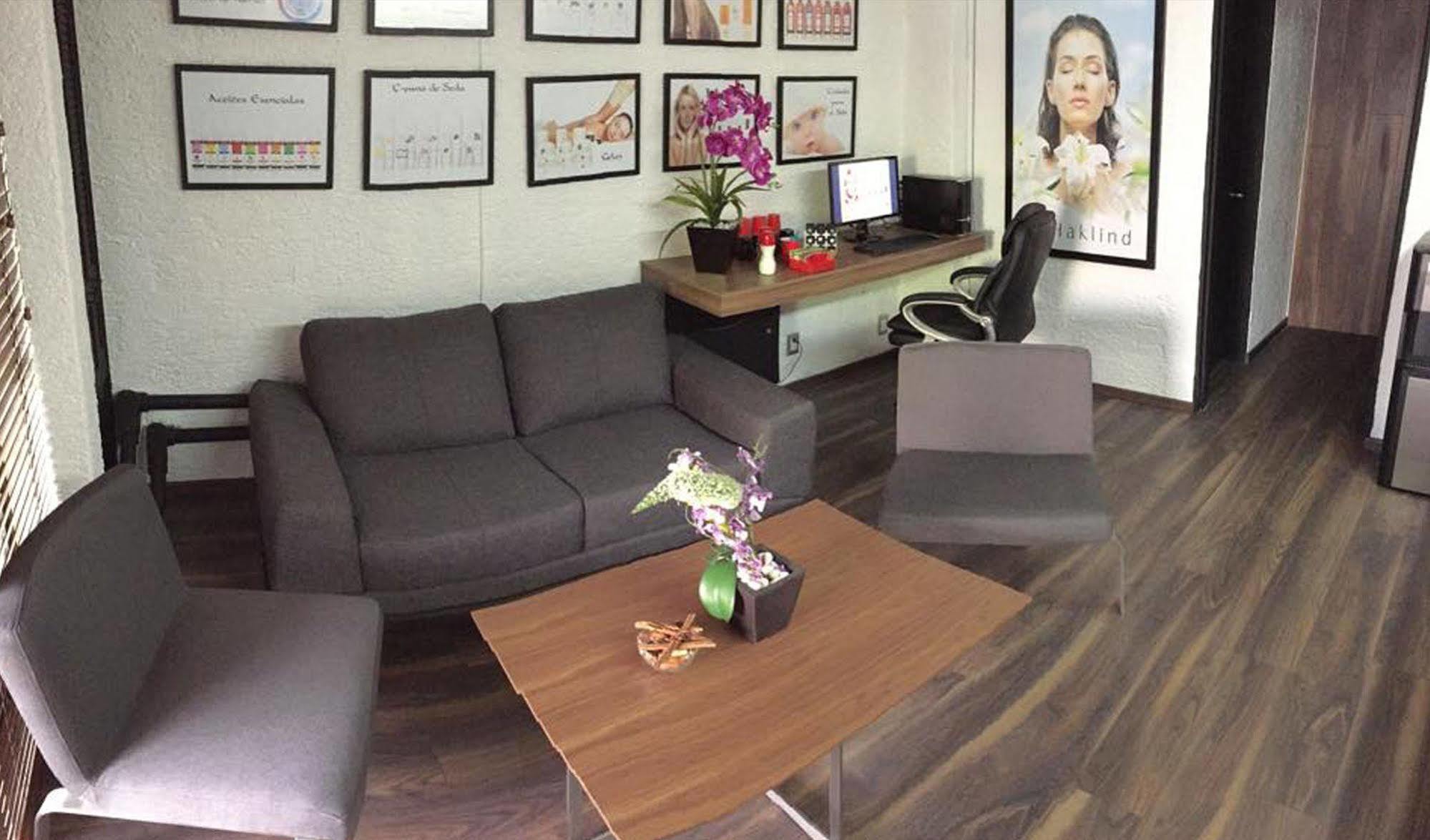 Aurora Suites Запопан Екстериор снимка